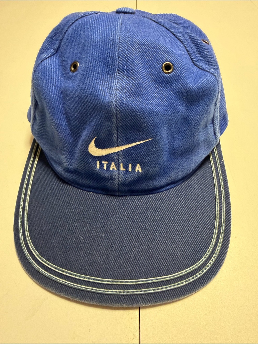 Nike vintage 90s Italia football dad cap